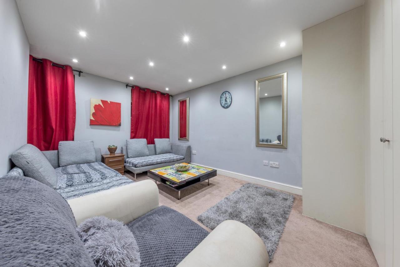 Elegant And Chic 2-Bedroom Basement Apartment In Paddington London Exterior photo